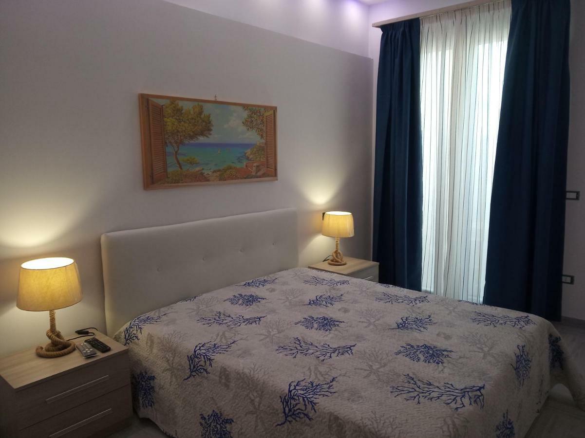 Acquazzurra Affittacamere Torre Lapillo Buitenkant foto